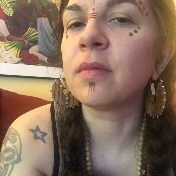 Meet your Posher, Leah - Picture 3 of 4